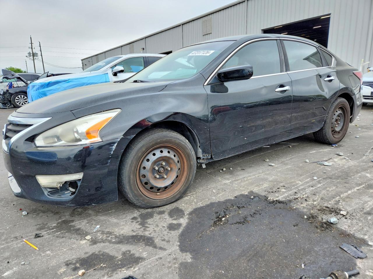 Salvage Nissan Altima Image