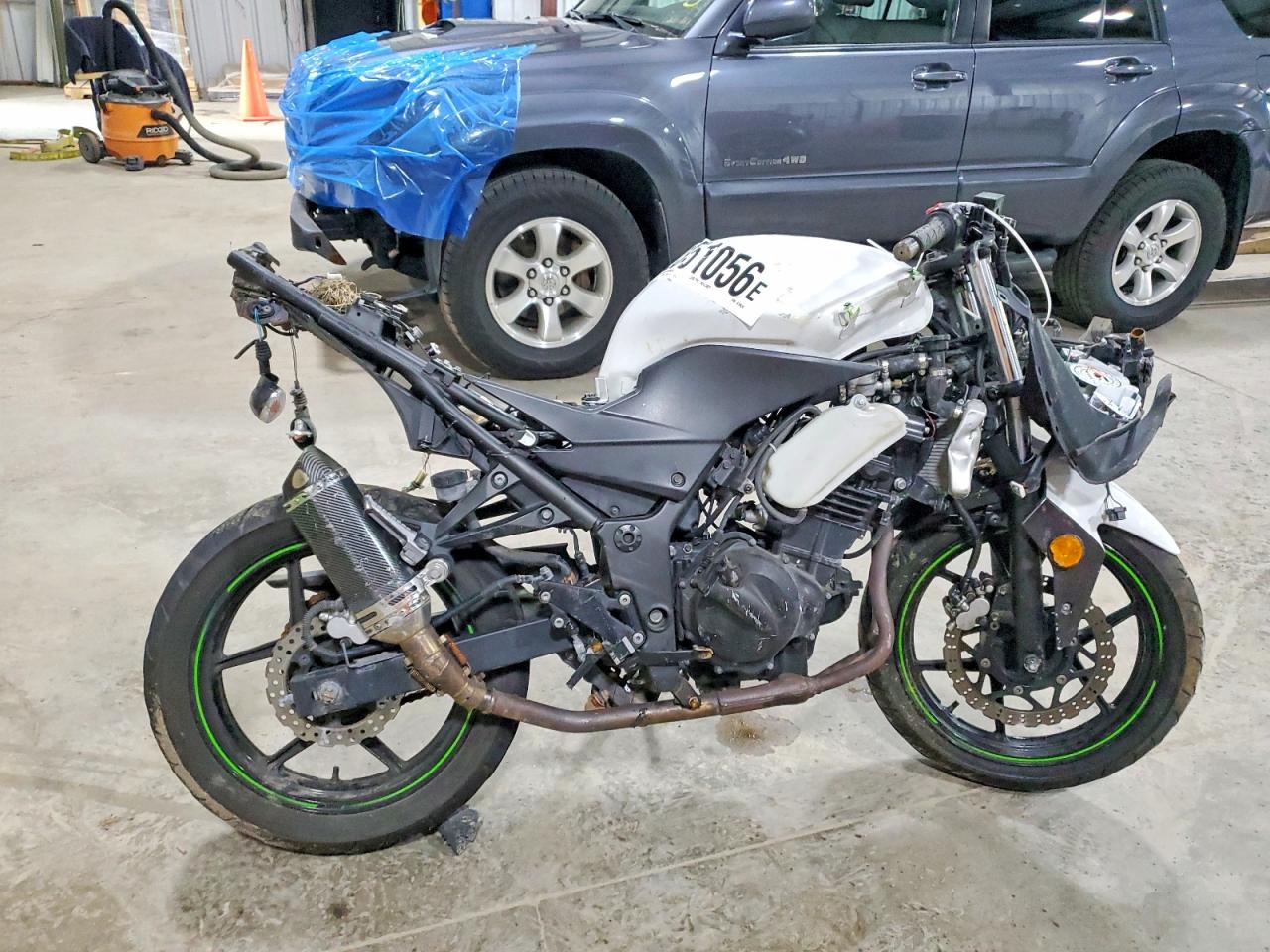 Salvage Kawasaki Ninja 250R Image