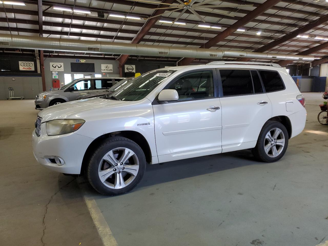 Salvage Toyota Highlander Image