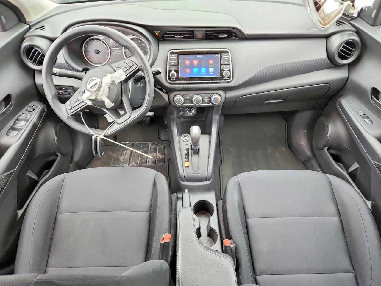 Nissan Kicks S