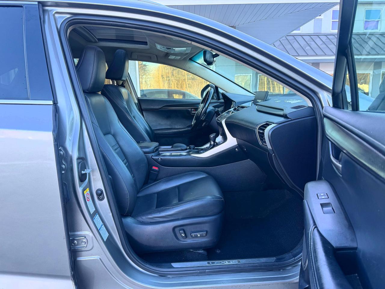 Lexus NX Base