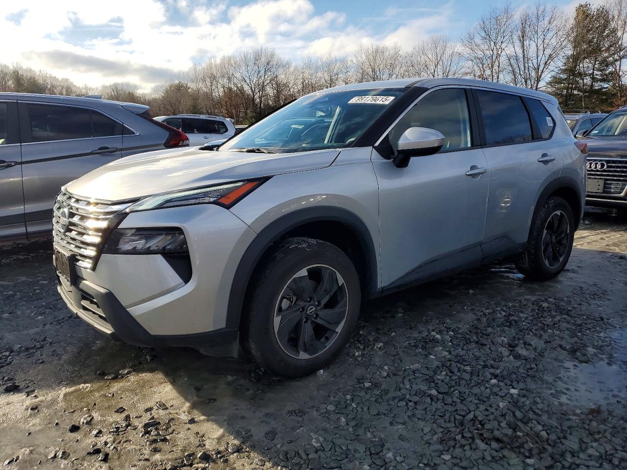 Salvage Nissan Rogue Image