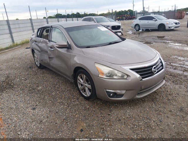 Salvage Nissan Altima Image