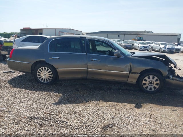 Lincoln Towncar Signature