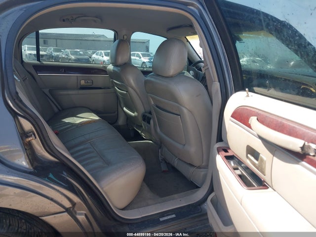 Lincoln Towncar Signature