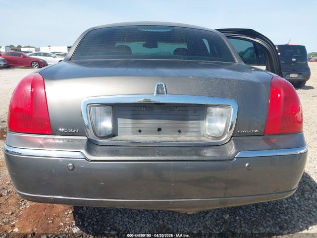 Lincoln Towncar Signature