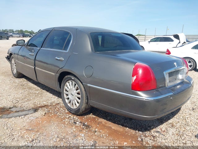 Lincoln Towncar Signature