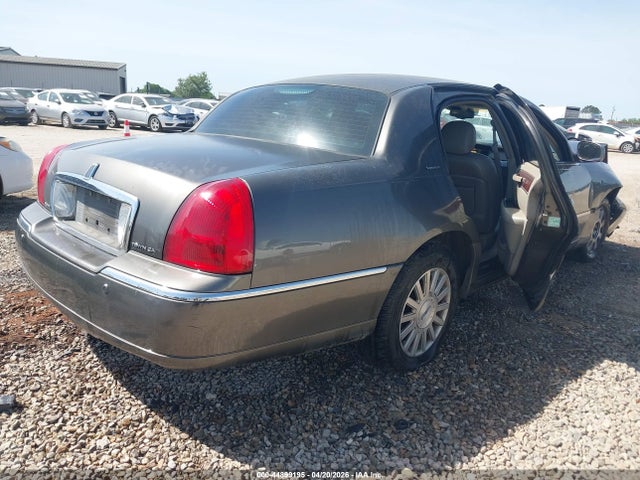 Lincoln Towncar Signature