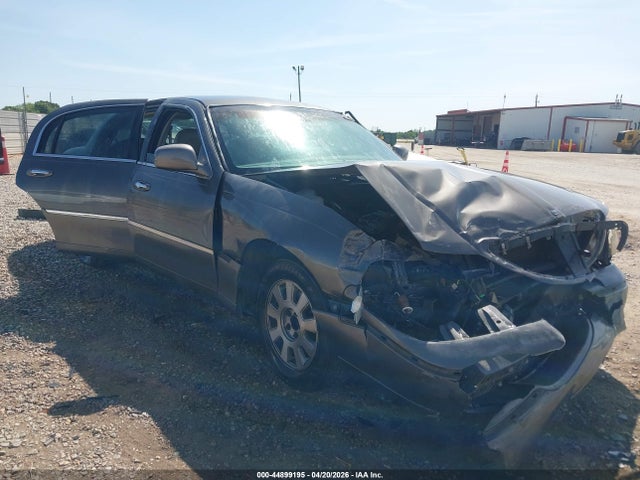 Salvage Lincoln Towncar Image