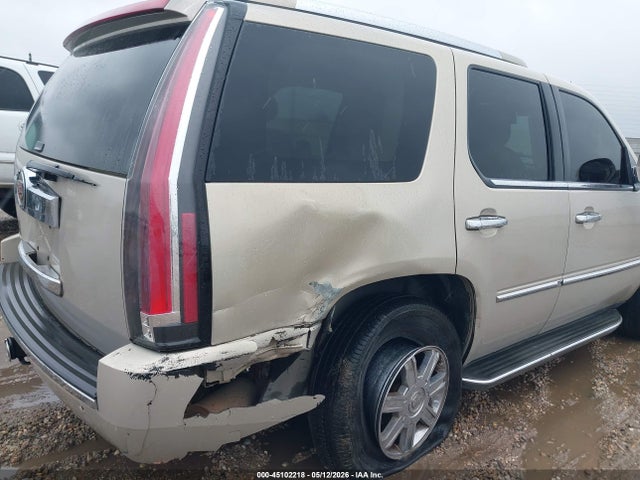 Cadillac Escalade Standard