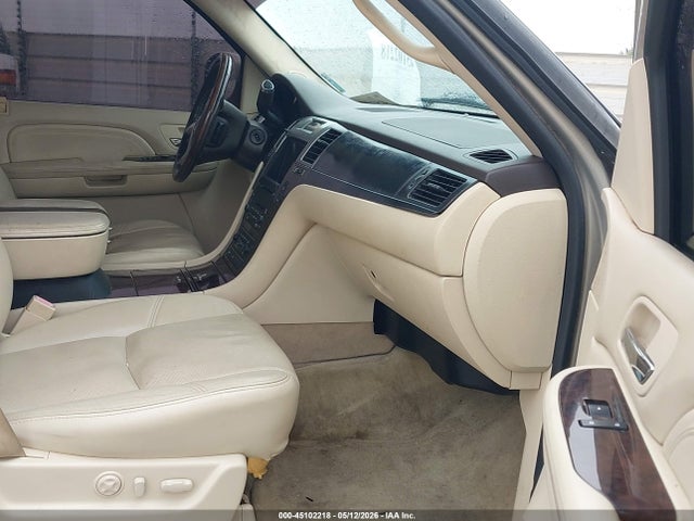 Cadillac Escalade Standard