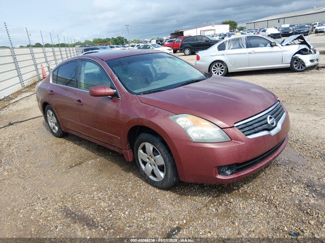 Salvage Nissan Altima Image