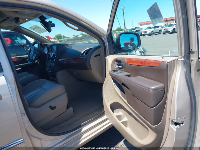 Chrysler Town & Country Touring-l