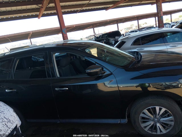 Nissan Pathfinder Sv
