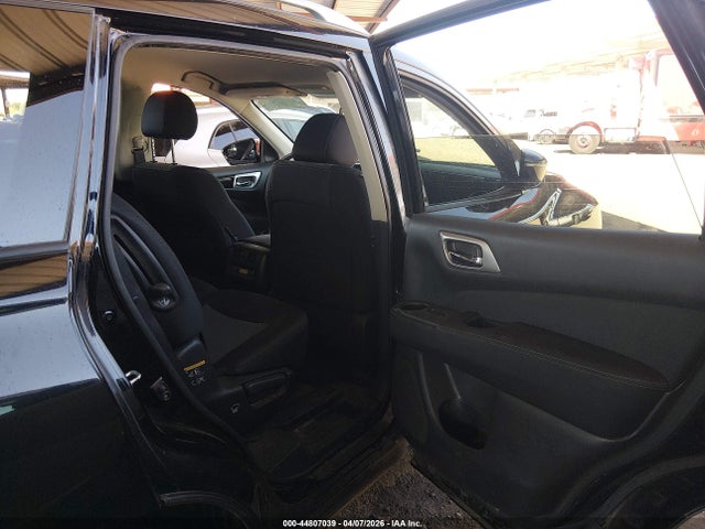 Nissan Pathfinder Sv