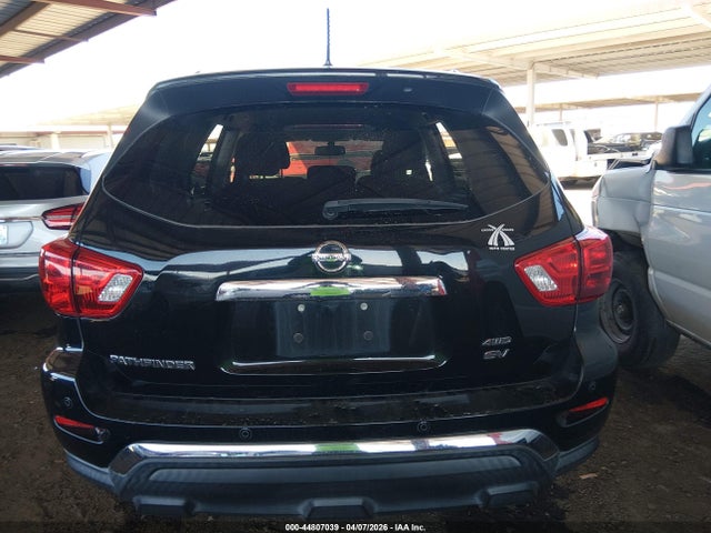 Nissan Pathfinder Sv