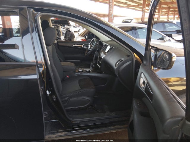Nissan Pathfinder Sv