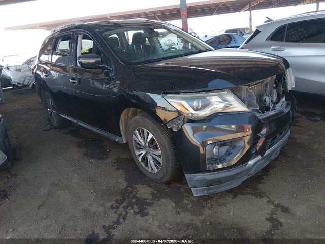 Salvage Nissan Pathfinder Image
