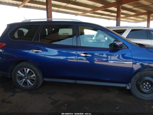 Nissan Pathfinder Sv