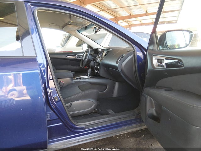Nissan Pathfinder Sv