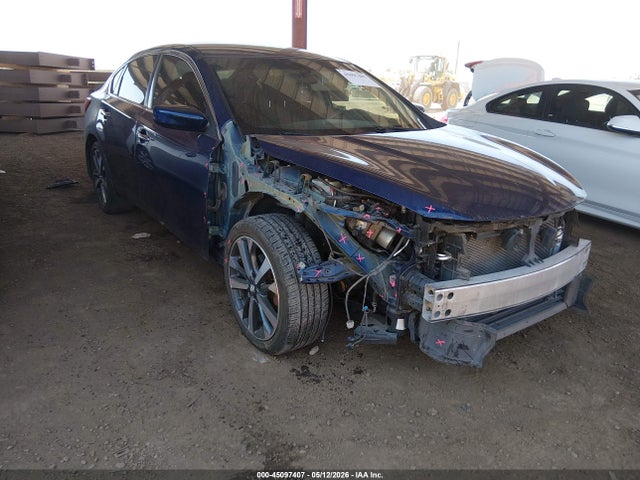 Salvage Nissan Altima Image