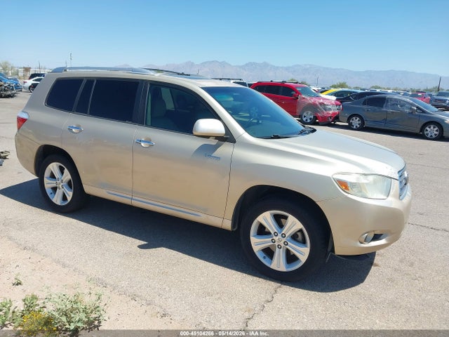 Salvage Toyota Highlander Image