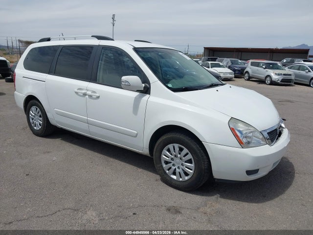 Salvage Kia Sedona Image