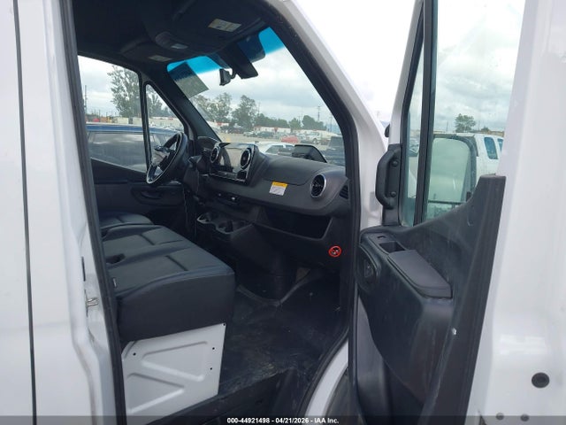 Mercedes-Benz Sprinter 2500 Standard Roof 4-cyl Diesel Ho