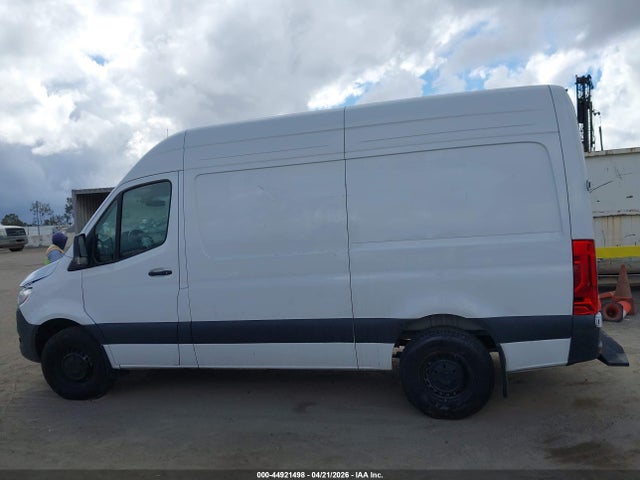 Mercedes-Benz Sprinter 2500 Standard Roof 4-cyl Diesel Ho