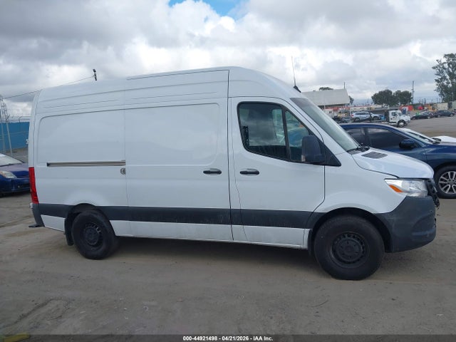 Mercedes-Benz Sprinter 2500 Standard Roof 4-cyl Diesel Ho