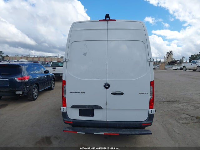 Mercedes-Benz Sprinter 2500 Standard Roof 4-cyl Diesel Ho