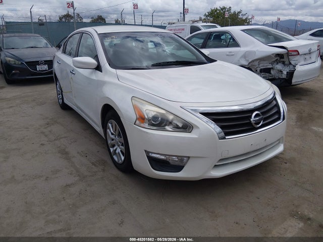 Salvage Nissan Altima Image
