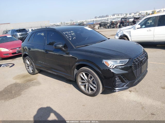 Salvage Audi Q3 Image
