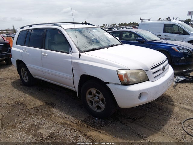 Salvage Toyota Highlander Image