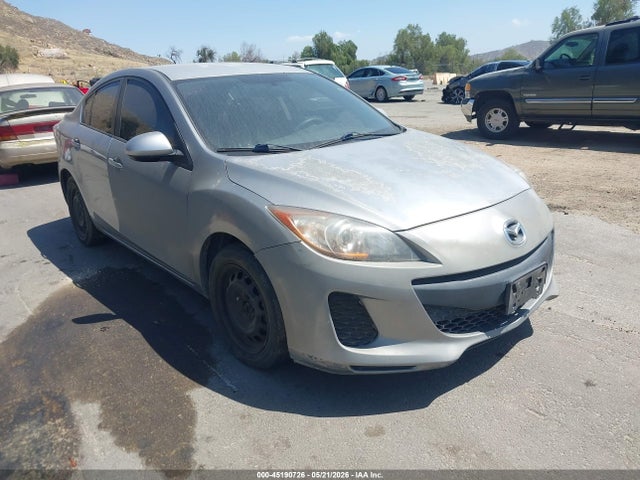Salvage Mazda Mazda3 Image
