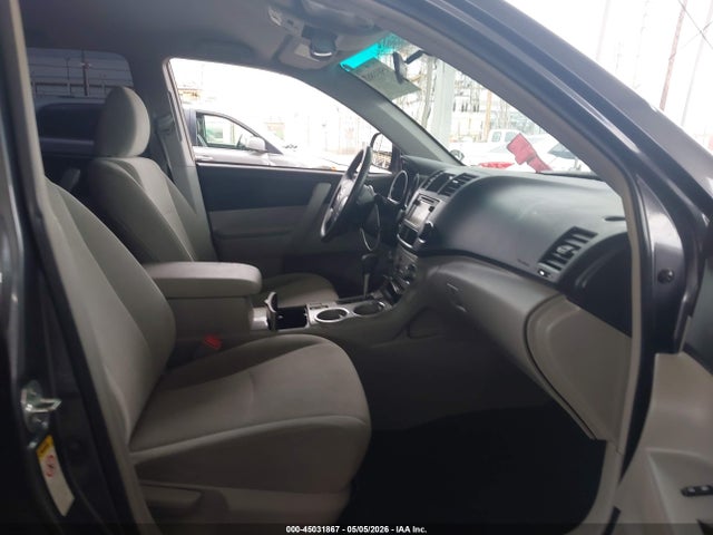 Toyota Highlander Base Plus V6