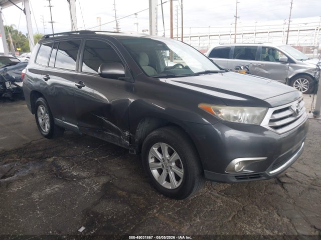 Salvage Toyota Highlander Image