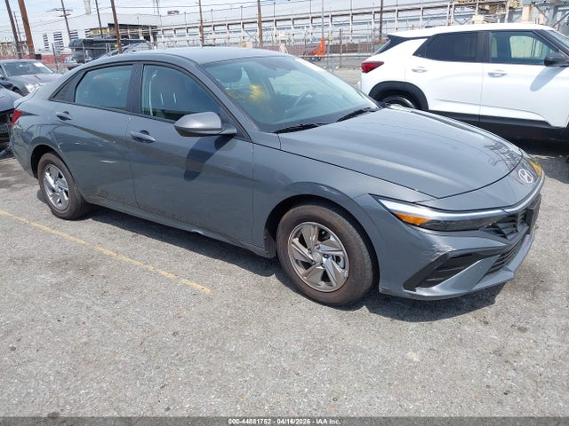 Salvage Hyundai ELANTRA Image