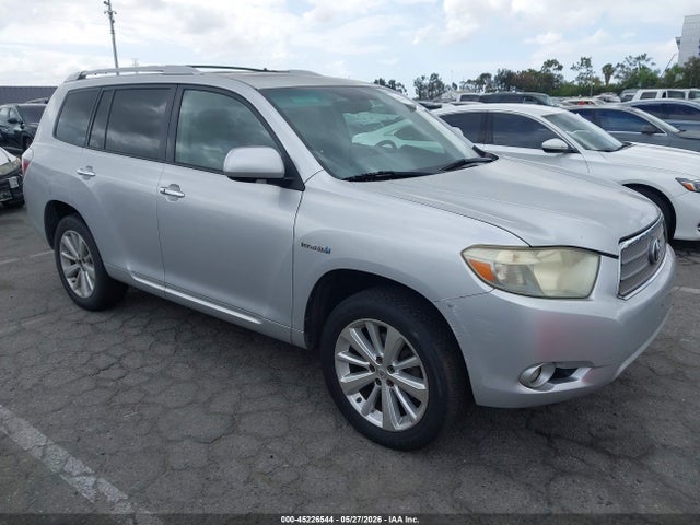 Salvage Toyota Highlander Image
