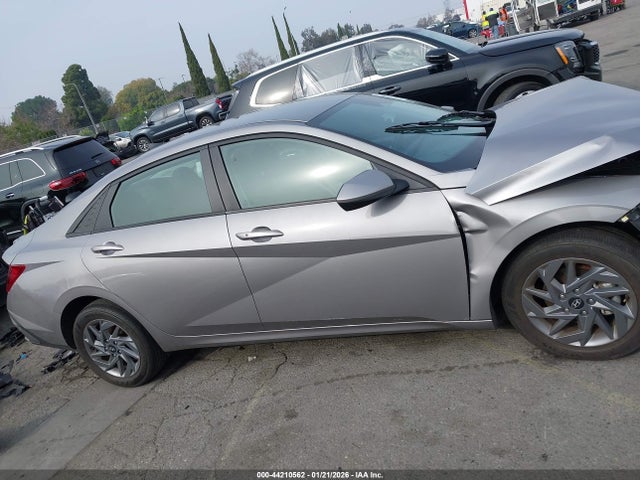 Hyundai ELANTRA Sel