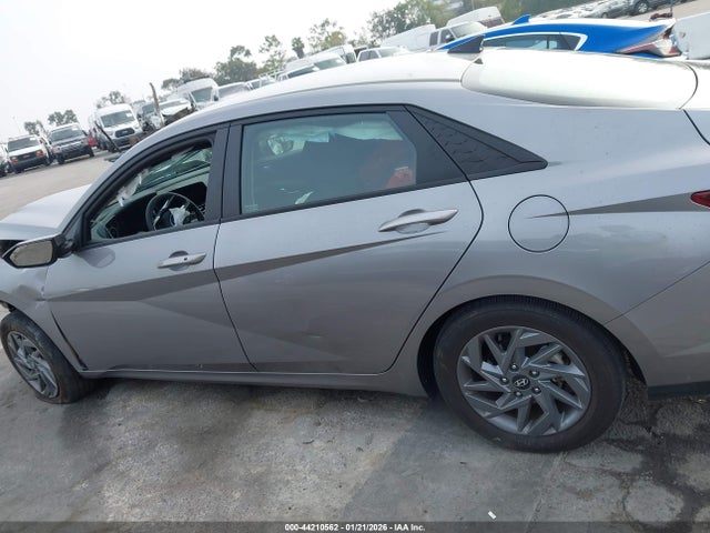 Hyundai ELANTRA Sel