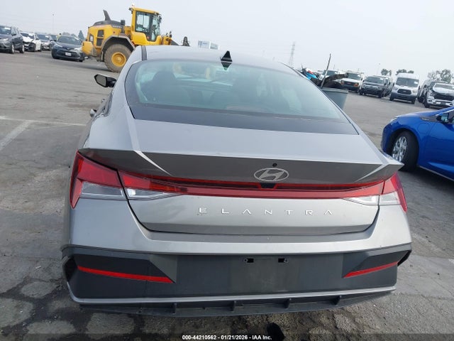 Hyundai ELANTRA Sel