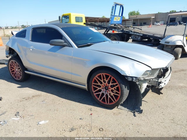 Salvage Ford Mustang Image