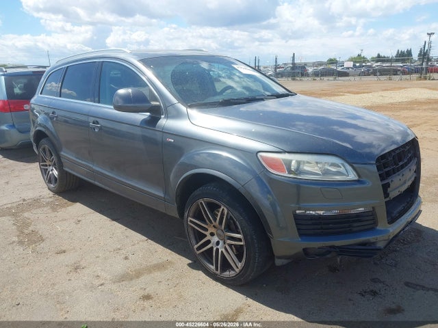 Salvage Audi Q7 Image
