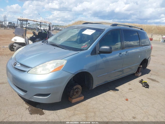 Toyota Sienna Le