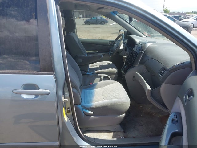 Toyota Sienna Le