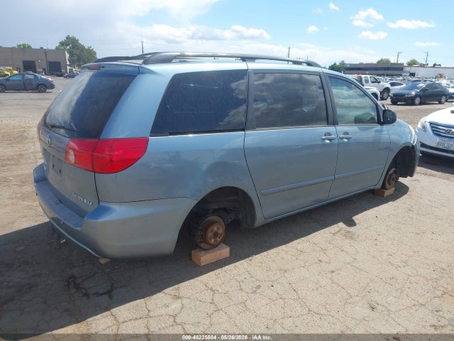 Toyota Sienna Le