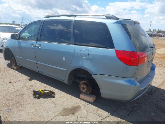 Toyota Sienna Le