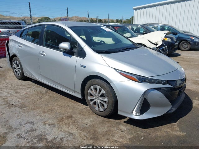 Salvage Toyota Prius Prime Image