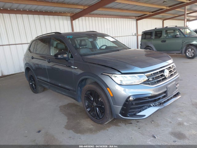 Salvage Volkswagen Tiguan Image